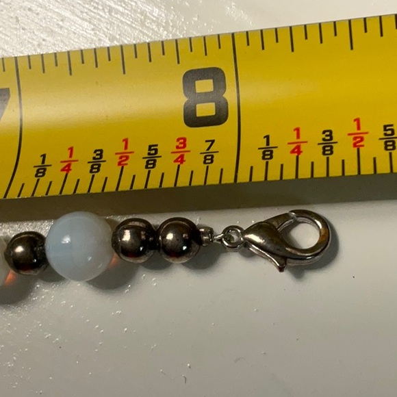 Unmarked Cupid Charm Pink Clear & White Beads With Silver-Tone Findings Bracelet - Picture 7 of 9